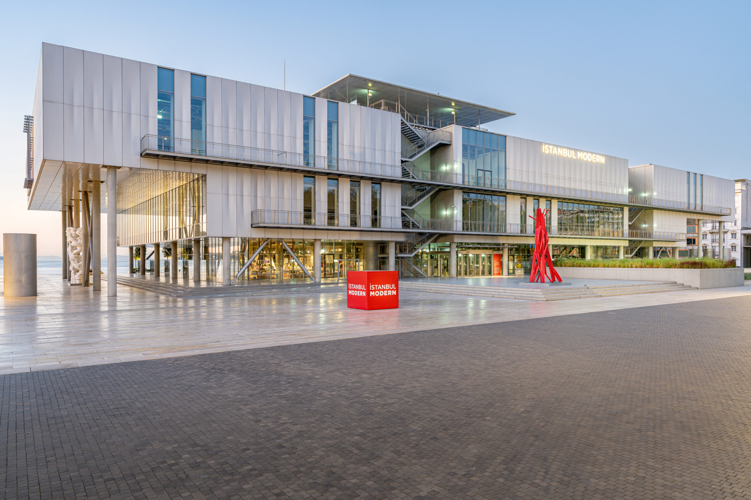 ‘İSTANBUL MODERN’ BAYRAMDA ZİYARETÇİLERİNİ SANATLA BULUŞTURUYOR